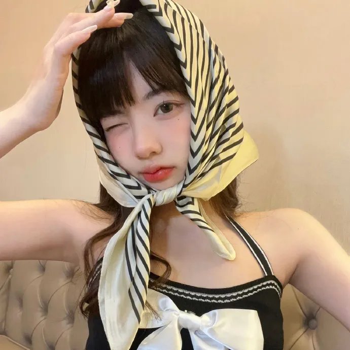 蓝色眼影